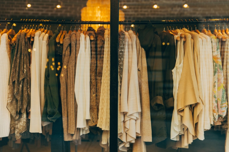 boutique-LA ROCHETTE-min_clothe_fashion_store_shop_window_store_front-21277
